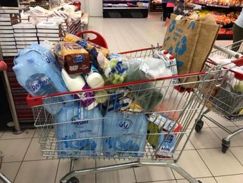 ترس از «قحطی» مردم قطر را به سوپرمارکت ها کشاند + عکس